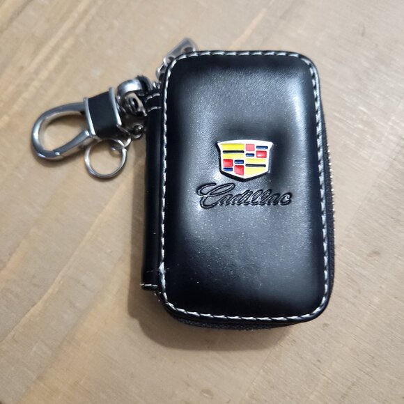 Cadillac Logo Faux Leather Car Key Case Keychain Remote Key Fob Cover - Picture 1 of 7
